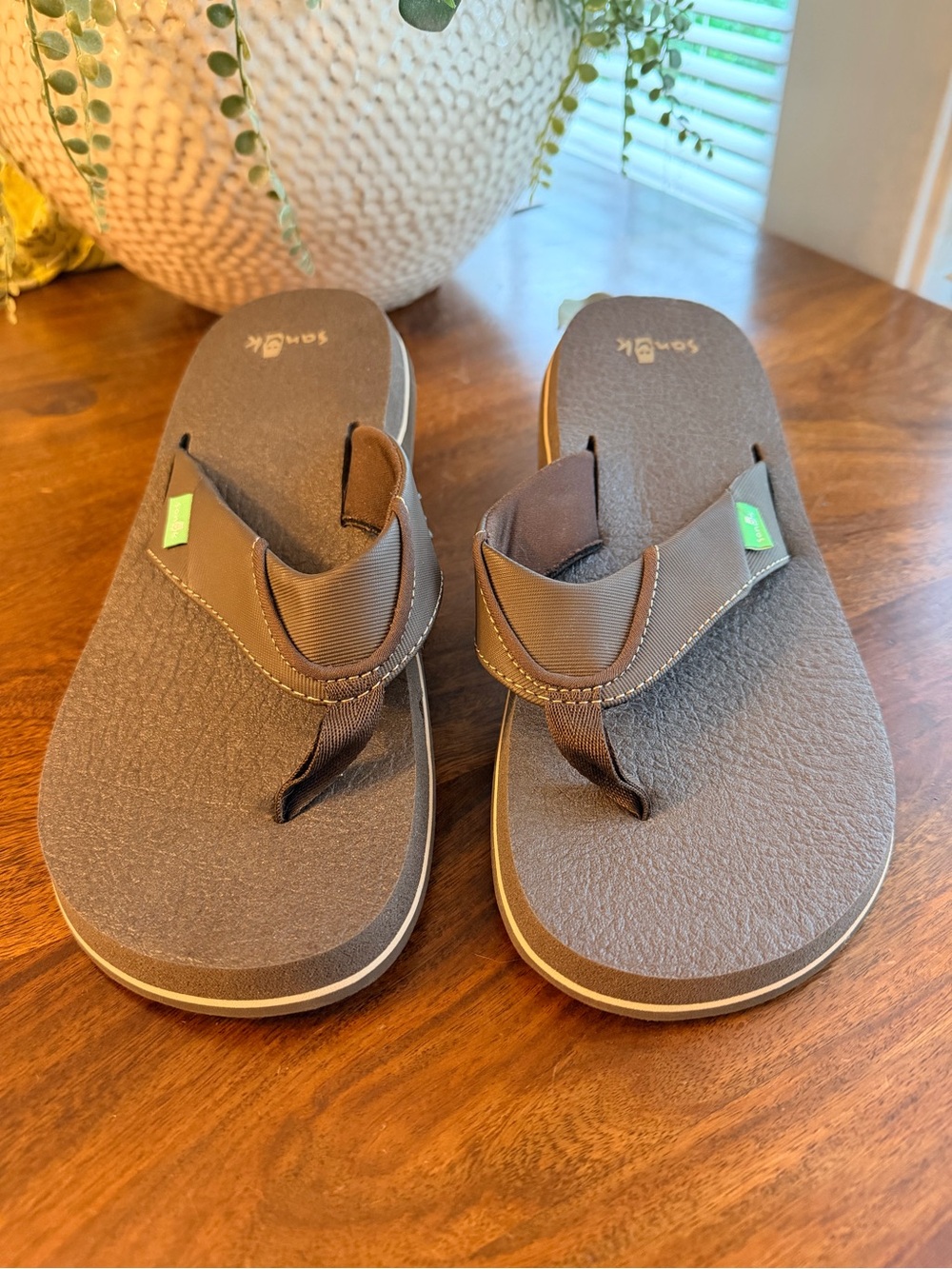 NWOT Sanuk Beer Cozy Brown Unisex Flip Flop Sandals Women’s 10 /Men’s 8